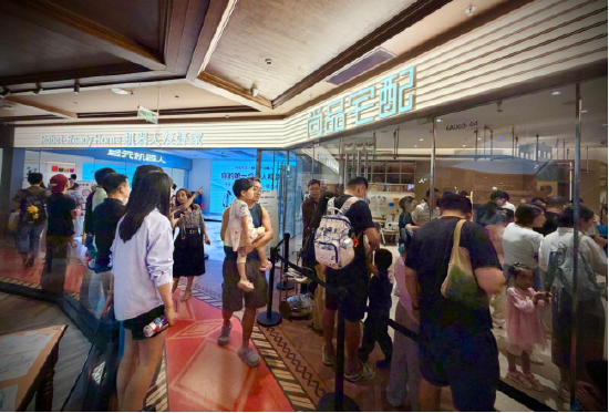 尚品宅配与上纬新材启元机器人成立合资公司	，全球首个“机器人友好家”实景店态同步落地