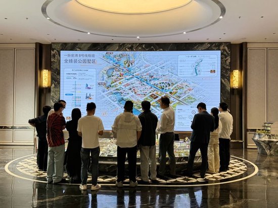 实探｜国庆假期上海楼市热度不减：新房售楼处“9点不到就有客户来了”	，二手房议价空间持续收窄