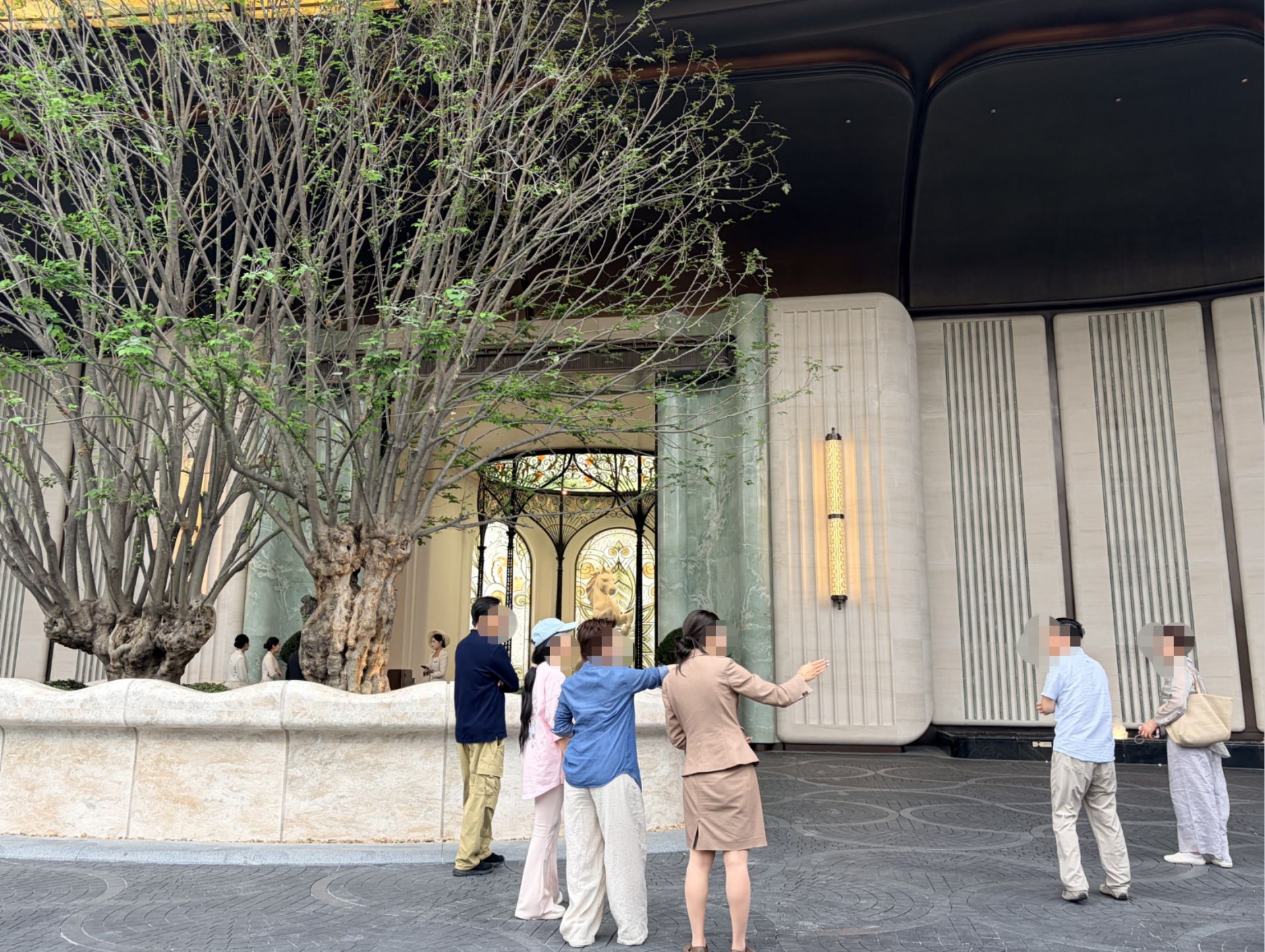 实探国庆假期上海楼市：全家出动看房成风，有项目3天销售额超2亿元